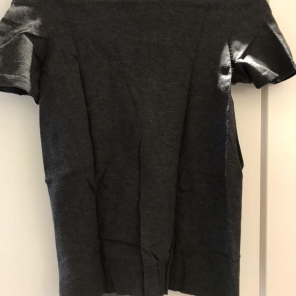 Grey T-shirt with beaded collar - Picture 2 of 2